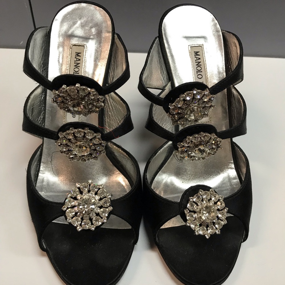 Manolo Blahnik satin heel